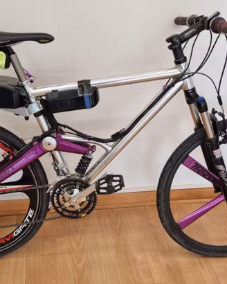 Bicicletta biammortizzata elettrificata