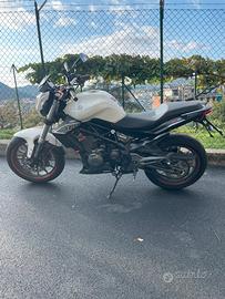 Naked Benelli BN302