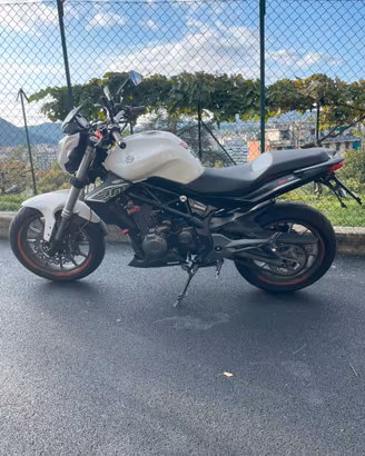 Naked Benelli BN302