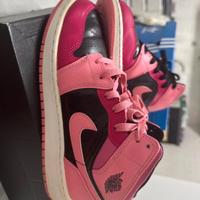 Jordan 1 mid fucsia e nere