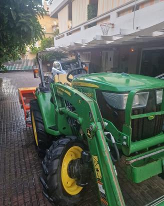 john deere 3038E 4x4 - anno 2021 -850h di lavoro