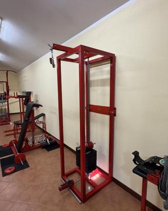 Multistazione a cavi e macchina pulley con pesi