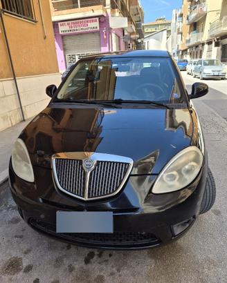 lancia Y benzina del 2011