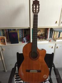 Chitarra pre amplificata Yamaha classica