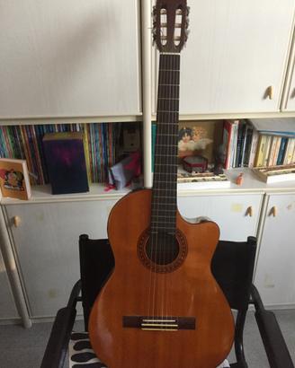 Chitarra pre amplificata Yamaha classica