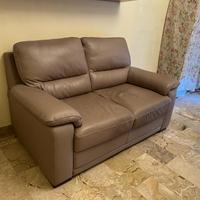 Divano in vera pelle colore grigio 