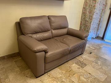 Divano in vera pelle colore grigio 