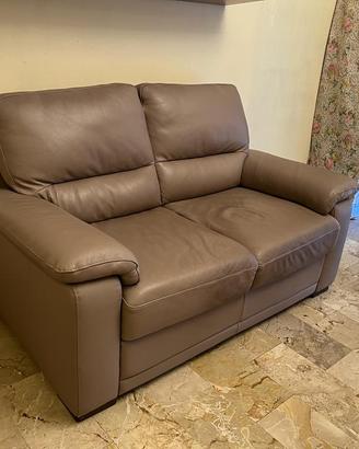 Divano in vera pelle colore grigio 