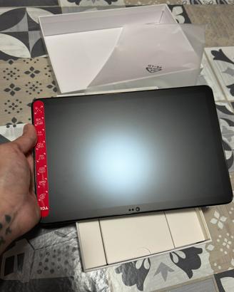 Tablet nuovo celofanato e impacchettato