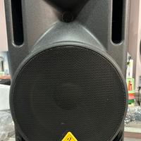 Cassa amplificata Behringer 210D
