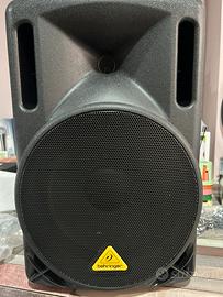 Cassa amplificata Behringer 210D
