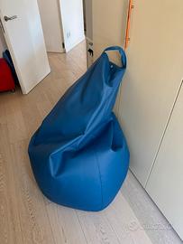 Puff azzurro da seduta