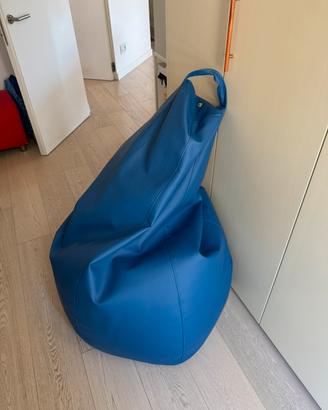 Puff azzurro da seduta