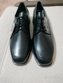 Scarpa nera uomo elegante misura 43