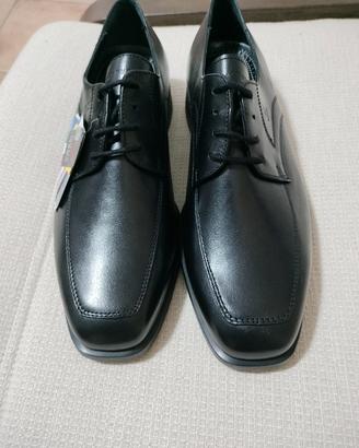 Scarpa nera uomo elegante misura 43