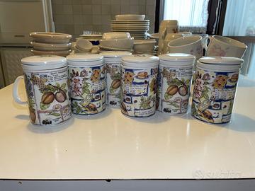 Set tazze da the vintage in ceramica decorata