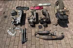 Svuoto garage pezzi moto e scooter