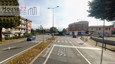 NEGOZIO Mq 50 vetrinato in zona di forte passaggio