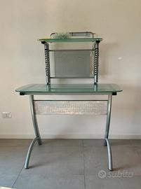 Scrivania in vetro e metallo