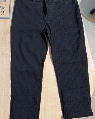 Pantaloni di colore nero, taglia 46