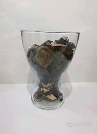 Elegante vaso in vetro trasparente, con potpourri
