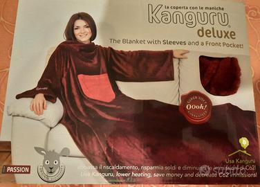 Comoda coperta in pile con le maniche da divano