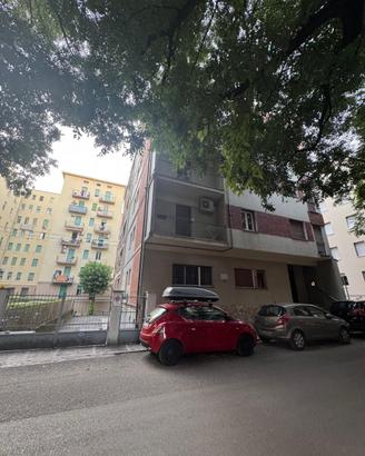 Luminoso BILOCALE vicino al centro di Modena