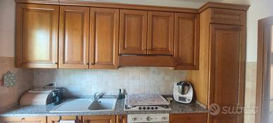 CUCINA CON ELETTRODOMESTICI 