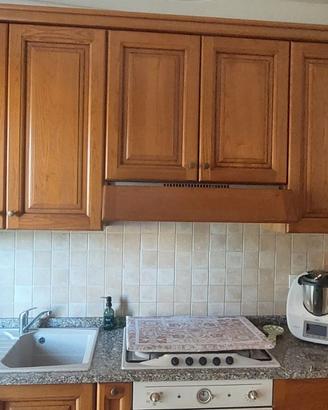 CUCINA CON ELETTRODOMESTICI 