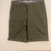 Bermuda uomo sottotono