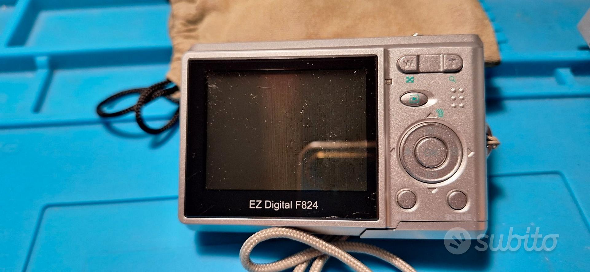 YASHICA EZ Digital F824 - Fotografia In vendita a Milano