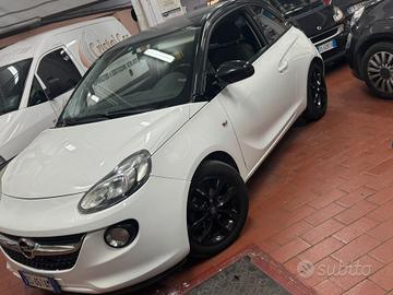 Opel Adam 1.2 70 CV White-Black