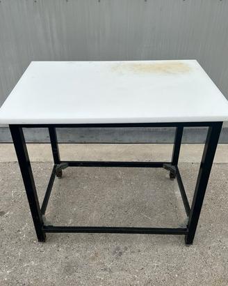 Tavolo con tagliere in polietilene alimentare