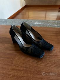 Tacchi con pizzo ricamato nere