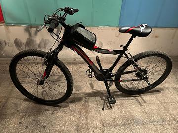 bici mountain bike da ragazzo rossa e nera