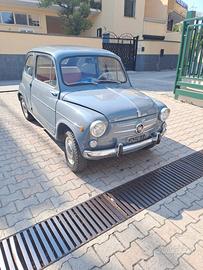 Fiat 600 D d epoca con porte controvento