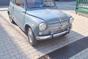 Fiat 600 D d epoca con porte controvento