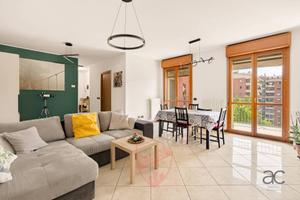 Appartamento di 120 m² con 4 locali e box auto a M