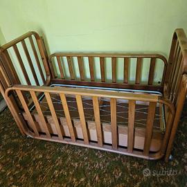 lettino in legno per bambini 