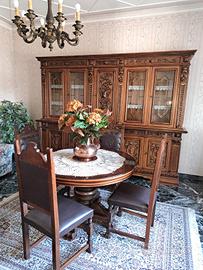 Elegante Sala da Pranzo Completa in Stile Classico