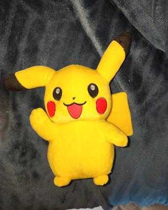 Peluche Pokemon Pikachu Tomy