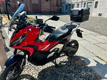 X ADV 750 Rosso