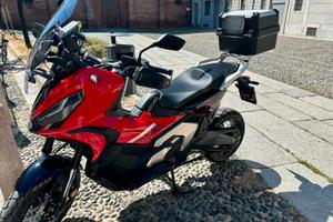 X ADV 750 Rosso