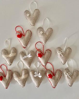 Set di 12 Cuori in Feltro Fatti a Mano