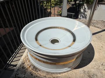 Antica sputacchiera decorata in oro