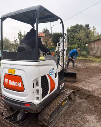 Noleggio escavatore con conducente