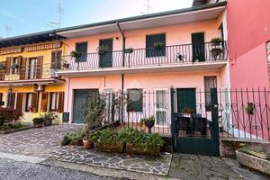 VILLA A SCHIERA A REZZATO