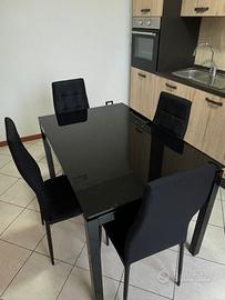 TAVOLO VETRO NERO + 4 SEDIE
