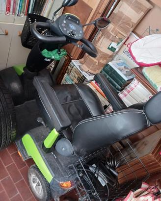 carrozzina a batteria per disabili 