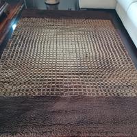 ampio tappeto  mt.2,45 per 1,70.lana,marrone e bei